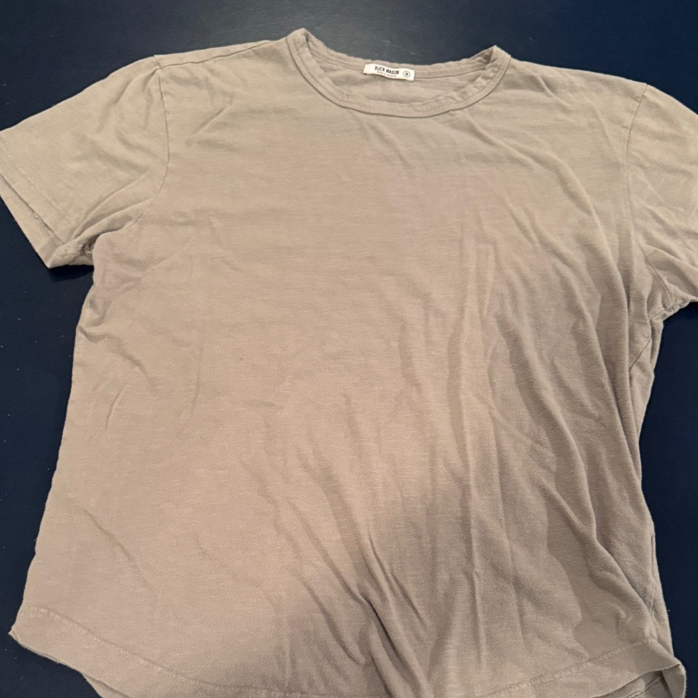 Buck Mason men’s basic tee. M.